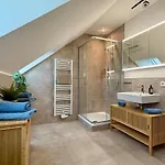 Neu!! Ruhige Helle Penthouse - Parking Incl * 德累斯顿