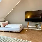 Neu!! Ruhige Helle Penthouse - Parking Incl *