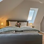 Neu!! Ruhige Helle Penthouse - Parking Incl