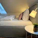 アパート Neu!! Ruhige Helle Penthouse - Parking Incl ドレスデン
