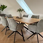 Neu!! Ruhige Helle Penthouse - Parking Incl