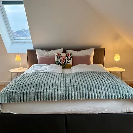 Neu!! Ruhige Helle Penthouse - Parking Incl