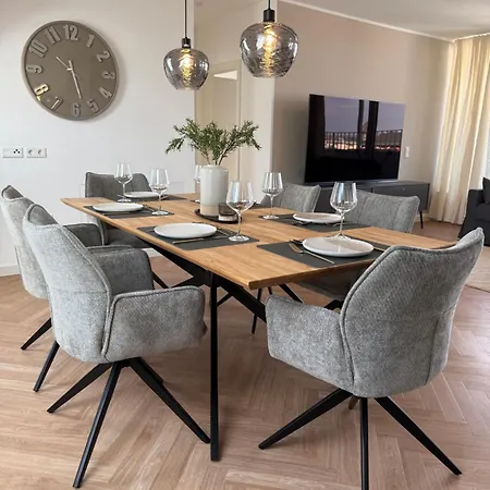 Neu!! Ruhige Helle Penthouse - Parking Incl Drezno