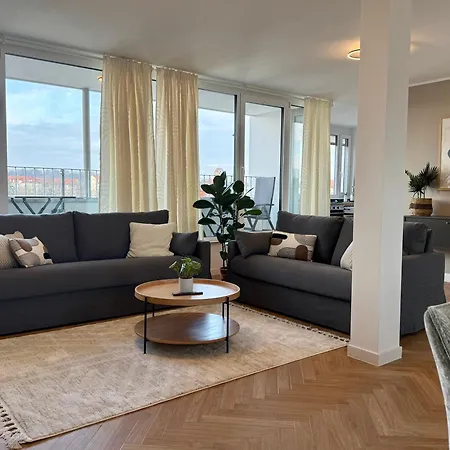 Neu!! Ruhige Helle Penthouse - Parking Incl *