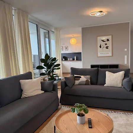 Neu!! Ruhige Helle Penthouse - Parking Incl Apartament