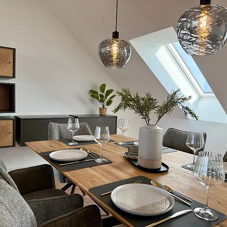 Neu!! Ruhige Helle Penthouse - Parking Incl *