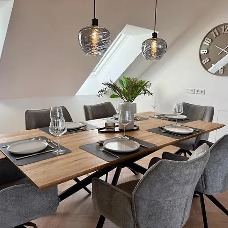 Neu!! Ruhige Helle Penthouse - Parking Incl