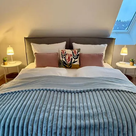 Neu!! Ruhige Helle Penthouse - Parking Incl *