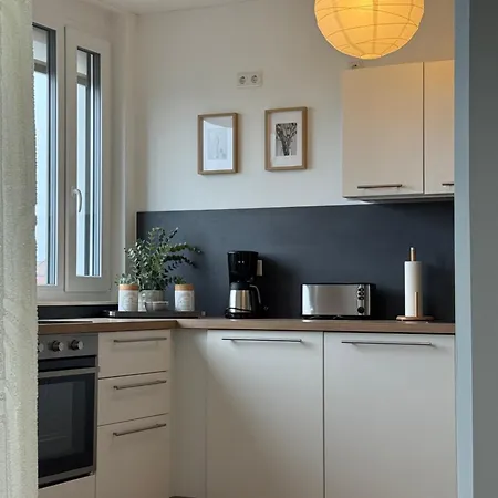 Neu!! Ruhige Helle Penthouse - Parking Incl *