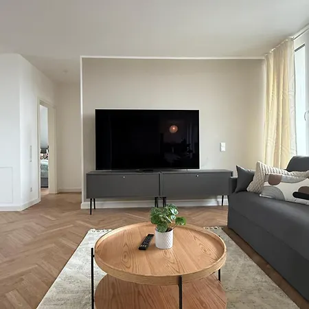 Neu!! Ruhige Helle Penthouse - Parking Incl *