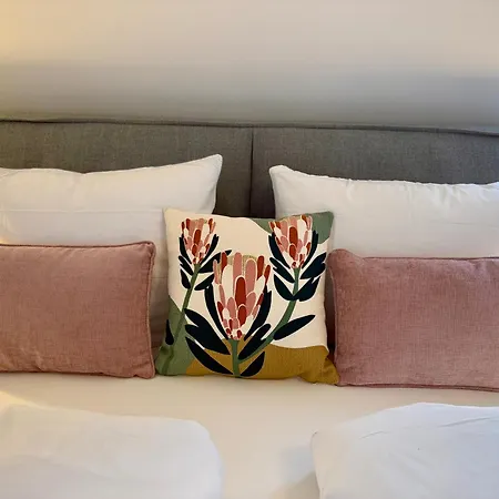 Neu!! Ruhige Helle Penthouse - Parking Incl *