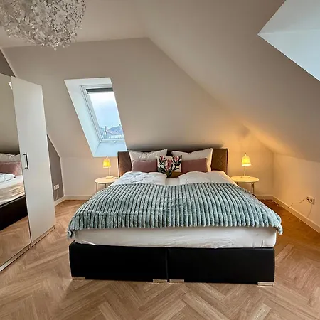 Neu!! Ruhige Helle Penthouse - Parking Incl * Dresde