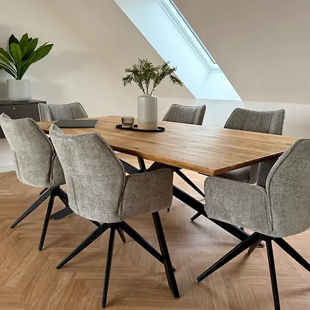 Neu!! Ruhige Helle Penthouse - Parking Incl