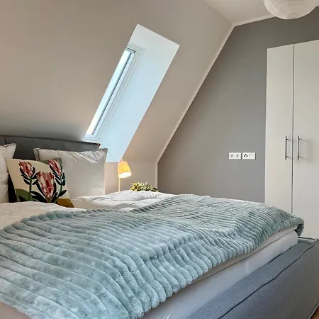 Neu!! Ruhige Helle Penthouse - Parking Incl * Dresden