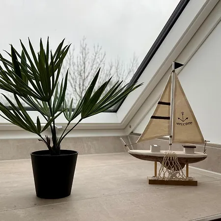 Neu!! Ruhige Helle Penthouse - Parking Incl