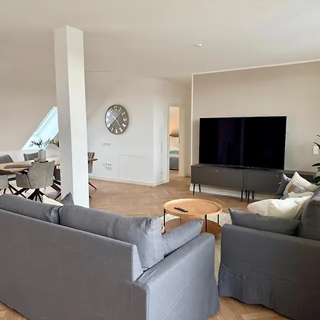 Neu!! Ruhige Helle Penthouse - Parking Incl Dresden