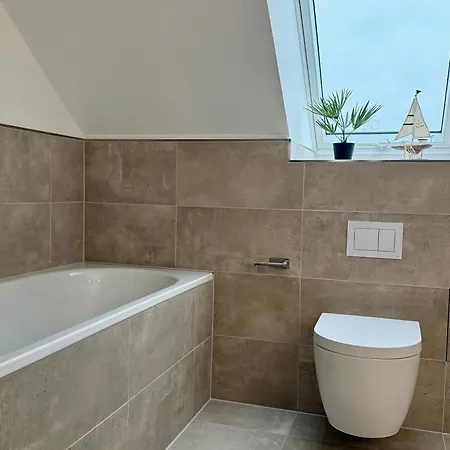 Apartament Neu!! Ruhige Helle Penthouse - Parking Incl *