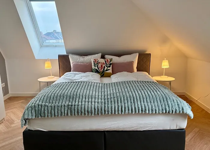 Neu!! Ruhige Helle Penthouse - Parking Incl