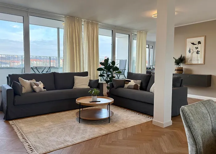 Neu!! Ruhige Helle Penthouse - Parking Incl *