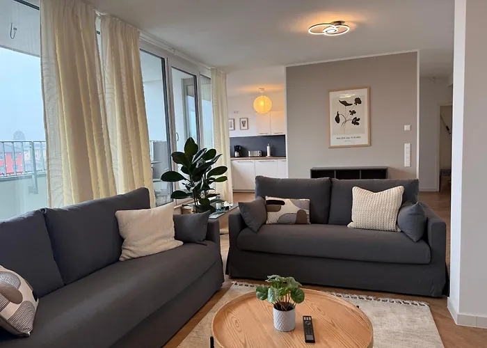 Neu!! Ruhige Helle Penthouse - Parking Incl Apartment