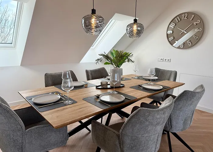 Neu!! Ruhige Helle Penthouse - Parking Incl