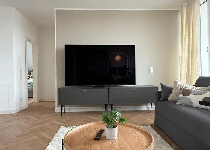 Neu!! Ruhige Helle Penthouse - Parking Incl *