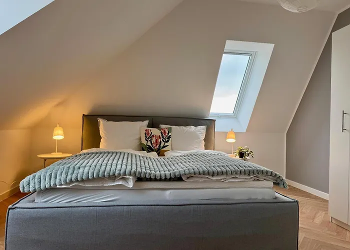 Neu!! Ruhige Helle Penthouse - Parking Incl