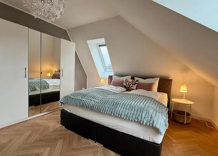 Neu!! Ruhige Helle Penthouse - Parking Incl *