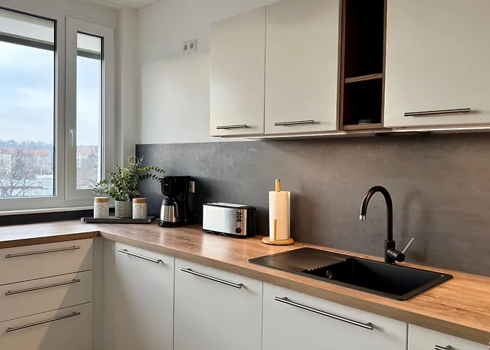 Neu!! Ruhige Helle Penthouse - Parking Incl *