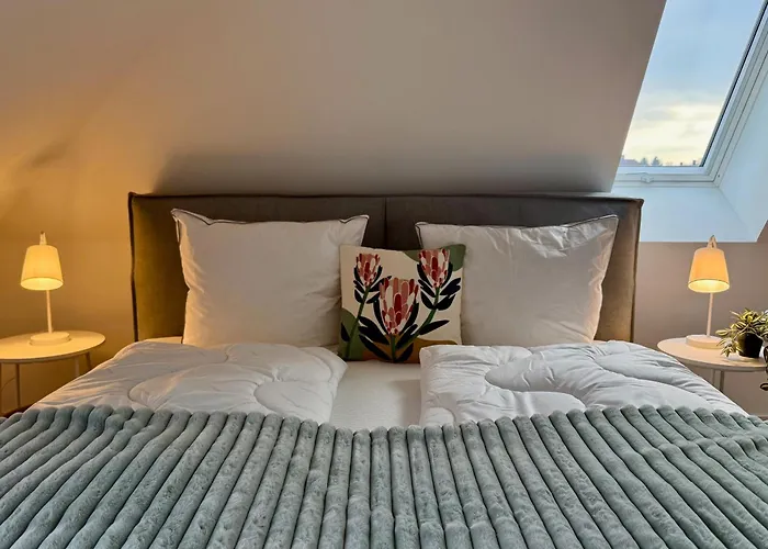 Neu!! Ruhige Helle Penthouse - Parking Incl *