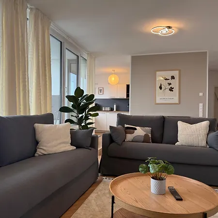 Neu!! Ruhige Helle Penthouse - Parking Incl Apartman *