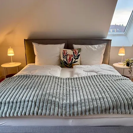 Neu!! Ruhige Helle Penthouse - Parking Incl *