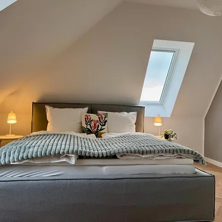 Neu!! Ruhige Helle Penthouse - Parking Incl