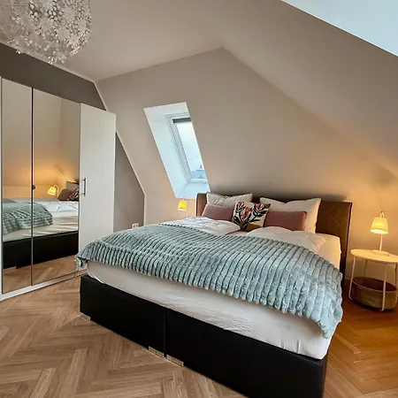 Neu!! Ruhige Helle Penthouse - Parking Incl *