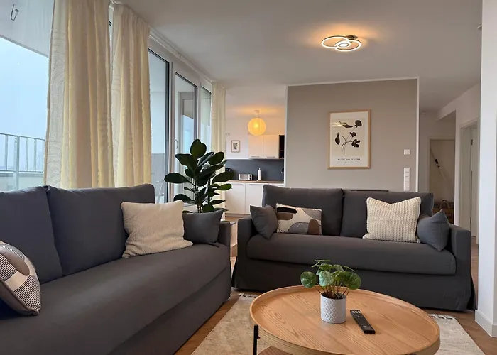 Neu!! Ruhige Helle Penthouse - Parking Incl Apartman *