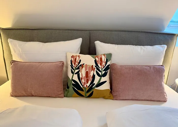 Neu!! Ruhige Helle Penthouse - Parking Incl *