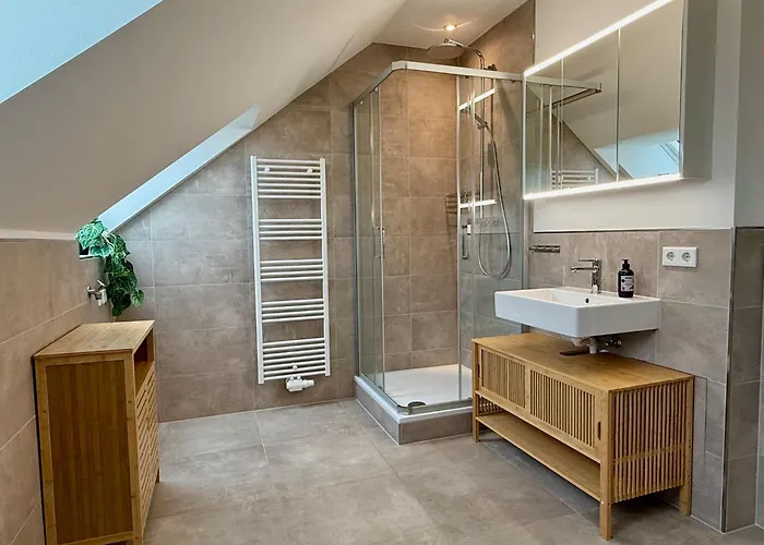 Neu!! Ruhige Helle Penthouse - Parking Incl * Drezda