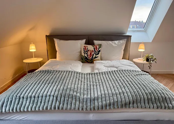 Neu!! Ruhige Helle Penthouse - Parking Incl *